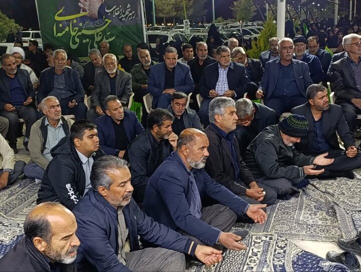 تصاویر/ مردم صفائیه همچنای پای کار نظام و انقلاب در تجمع شبانه