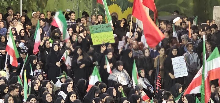 تصاویر/ مردم جیرفت همچنای پای کار نظام و انقلاب در تجمع شبانه
