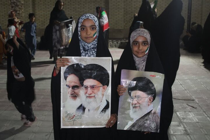 تصاویر/ مردم جازموریان همچنای پای کار نظام و انقلاب در مراسم اربعین سیدالشهدای انقلاب