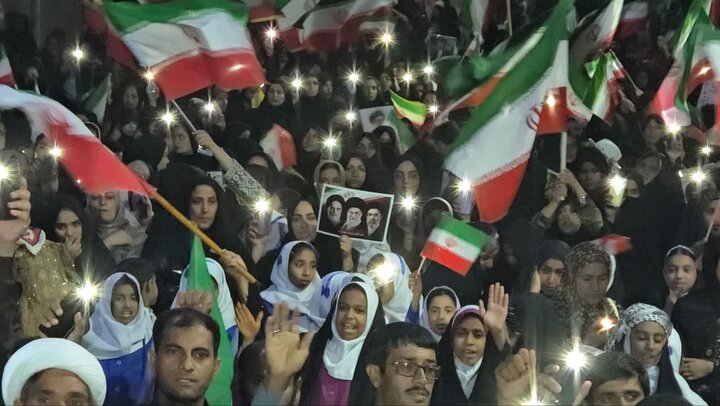 تصاویر/ مردم ریگان همچنای پای کار نظام و انقلاب در تجمع شبانه