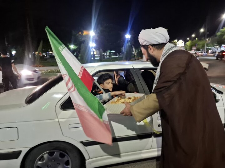 تصاویر/ خدمت رسانی طلاب جهادی هیئت منتظران ظهور مدرسه علمیه آیت الله مصطفوی کاشانی