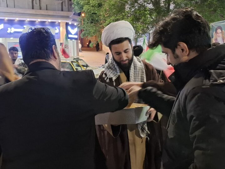 تصاویر/ خدمت رسانی طلاب جهادی هیئت منتظران ظهور مدرسه علمیه آیت الله مصطفوی کاشانی