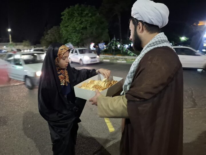 تصاویر/ خدمت رسانی طلاب جهادی هیئت منتظران ظهور مدرسه علمیه آیت الله مصطفوی کاشانی