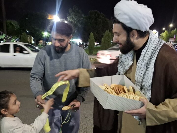 تصاویر/ خدمت رسانی طلاب جهادی هیئت منتظران ظهور مدرسه علمیه آیت الله مصطفوی کاشانی