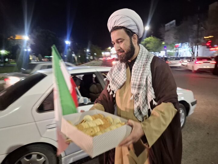 تصاویر/ خدمت رسانی طلاب جهادی هیئت منتظران ظهور مدرسه علمیه آیت الله مصطفوی کاشانی