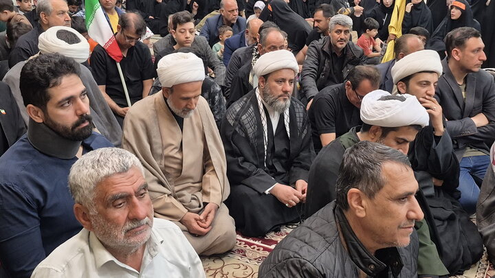 تصاویر/ حضور مدیر و معاونان حوزه علمیه منطقه کاشان در اجتماع شبانه مردم ولایی طاهرآباد