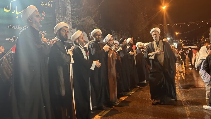 تصاویر/ اجتماع پرشور مروحانیت و طلاب مرندی پای نظام اسلامی