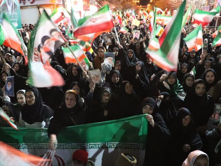 تصاویر/ ادامه تجمعات در تکاب در خونخواهی رهبر شهید انقلاب