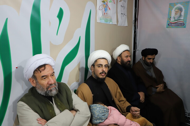 تصاویر / برپایی موکب حوزه علمیه آذربایجان شرقی در کنار حماسه آفرینی های مردم
