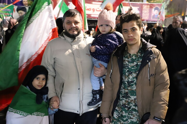 تصاویر / برپایی موکب حوزه علمیه آذربایجان شرقی در کنار حماسه آفرینی های مردم