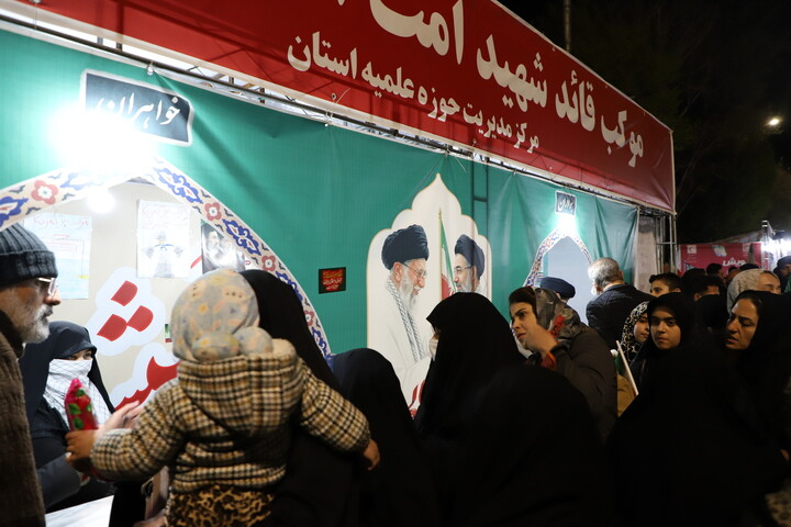 تصاویر / برپایی موکب حوزه علمیه آذربایجان شرقی در کنار حماسه آفرینی های مردم