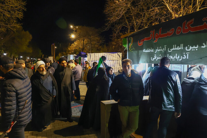 تصاویر / برپایی موکب بنیاد بین المللی آشار عاطفه های آذربایجان شرقی  در کنار حماسه آفرینی های مردم
