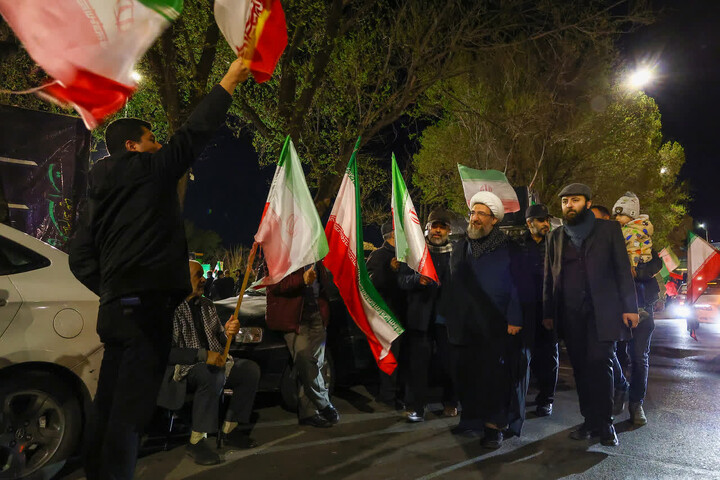 تصاویر / برپایی موکب بنیاد بین المللی آشار عاطفه های آذربایجان شرقی  در کنار حماسه آفرینی های مردم