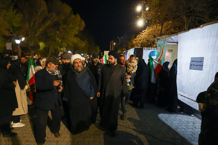 تصاویر / برپایی موکب بنیاد بین المللی آشار عاطفه های آذربایجان شرقی  در کنار حماسه آفرینی های مردم