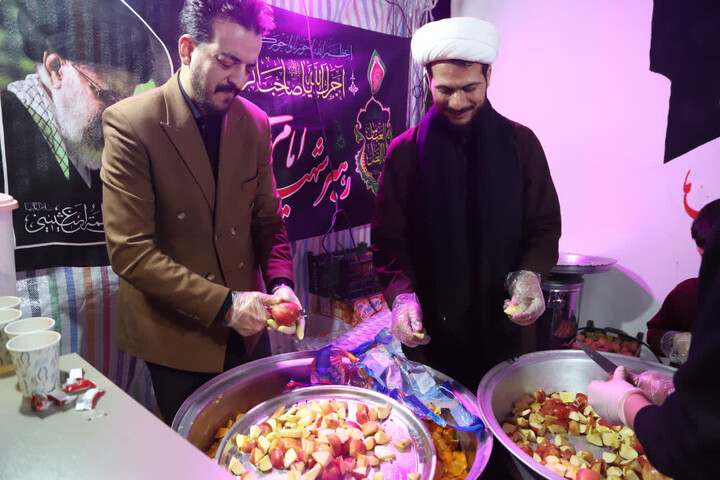 تصاویر / برپایی موکب شجره طیبه در کنار حماسه آفرینی های مردم