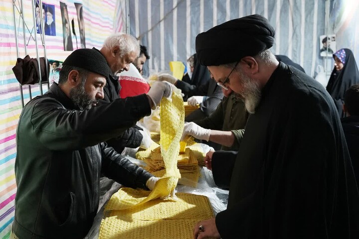 تصاویر / برپایی موکب اوقاف و امور خیریه استان آذربایحان شرقی در کنار حماسه آفرینی های مردم