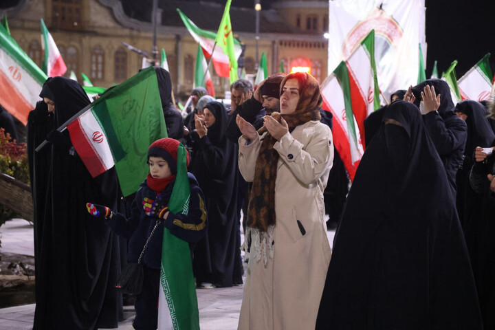تصاویر /  اقامه نماز استغاثه به امام زمان(عج) در همدان