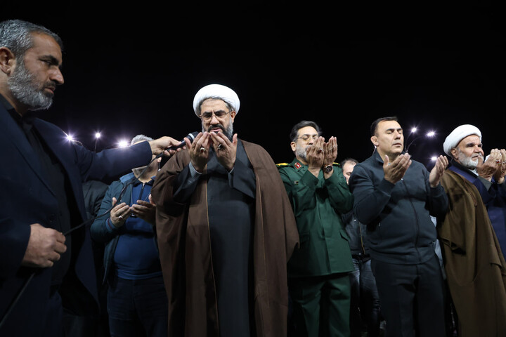 تصاویر /  اقامه نماز استغاثه به امام زمان(عج) در همدان