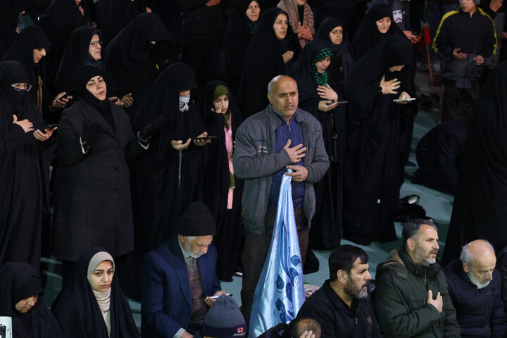 تصاویر /  اقامه نماز استغاثه به امام زمان(عج) در همدان