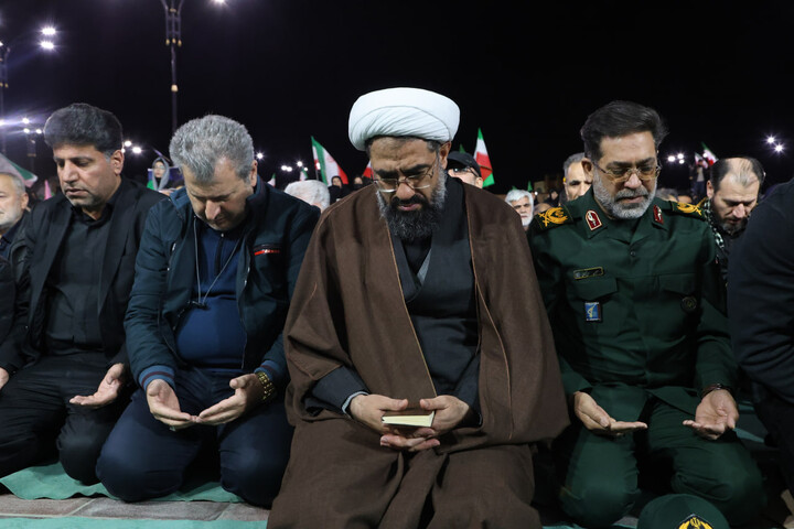 تصاویر /  اقامه نماز استغاثه به امام زمان(عج) در همدان
