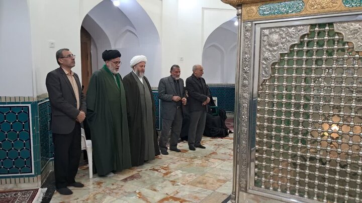 تصاویر/ی جلسه هفتگی شرح صحیفه سجادیه امام جمعه آران و بیدگل