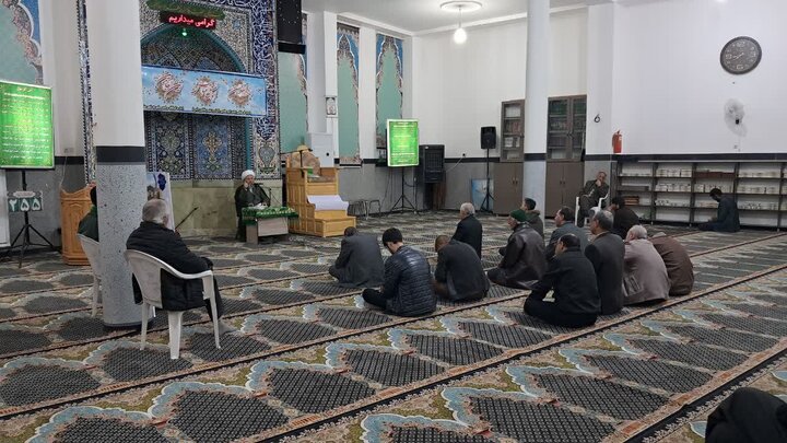 تصاویر/ی جلسه هفتگی شرح صحیفه سجادیه امام جمعه آران و بیدگل