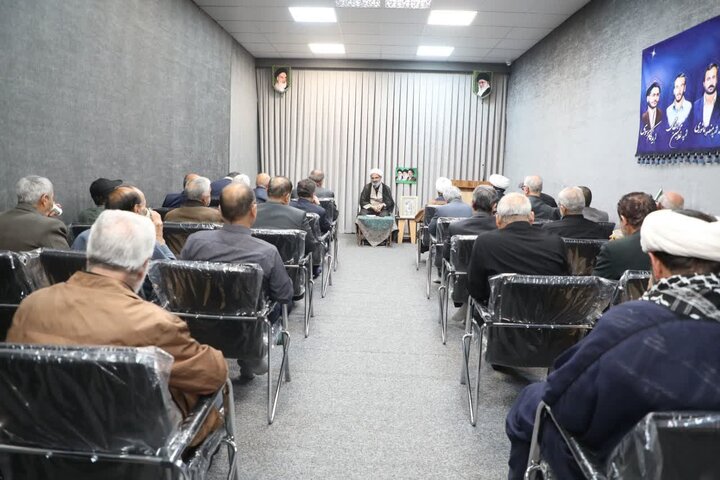 تصاویر/ نماینده ولی‌فقیه در استان سمنان در دیدار با جمعی از رزمندگان هشت‌سال دفاع مقدس