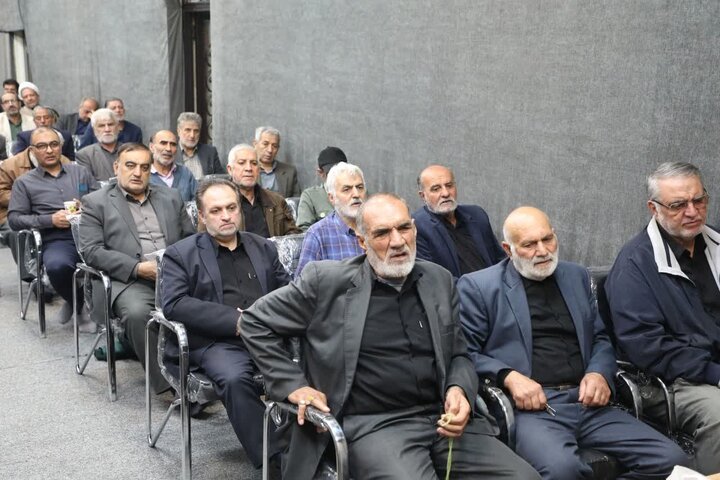 تصاویر/ نماینده ولی‌فقیه در استان سمنان در دیدار با جمعی از رزمندگان هشت‌سال دفاع مقدس