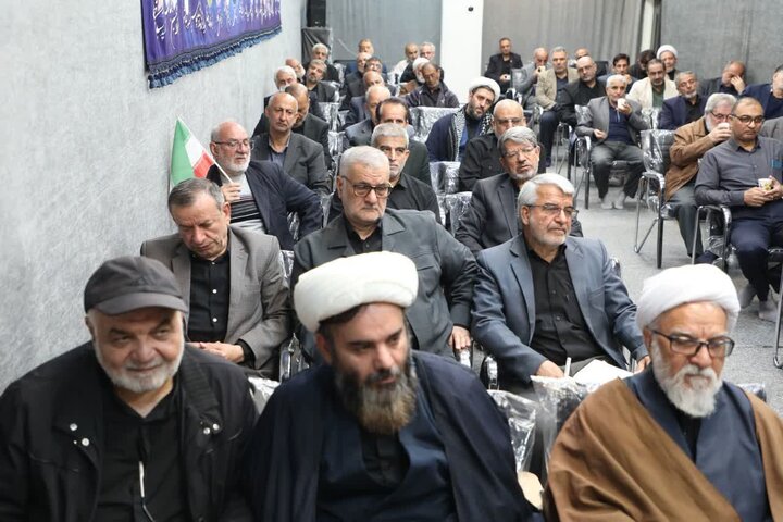 تصاویر/ نماینده ولی‌فقیه در استان سمنان در دیدار با جمعی از رزمندگان هشت‌سال دفاع مقدس