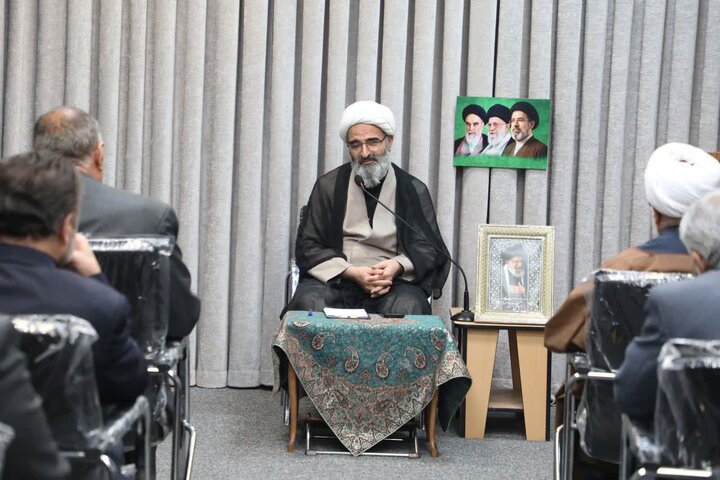 تصاویر/ نماینده ولی‌فقیه در استان سمنان در دیدار با جمعی از رزمندگان هشت‌سال دفاع مقدس