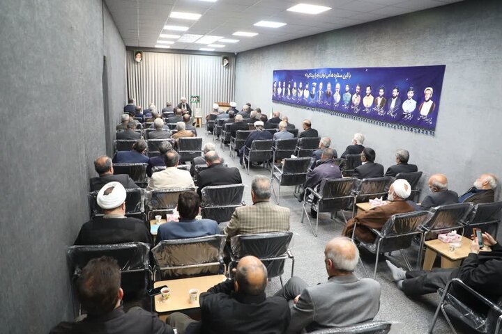 تصاویر/ نماینده ولی‌فقیه در استان سمنان در دیدار با جمعی از رزمندگان هشت‌سال دفاع مقدس