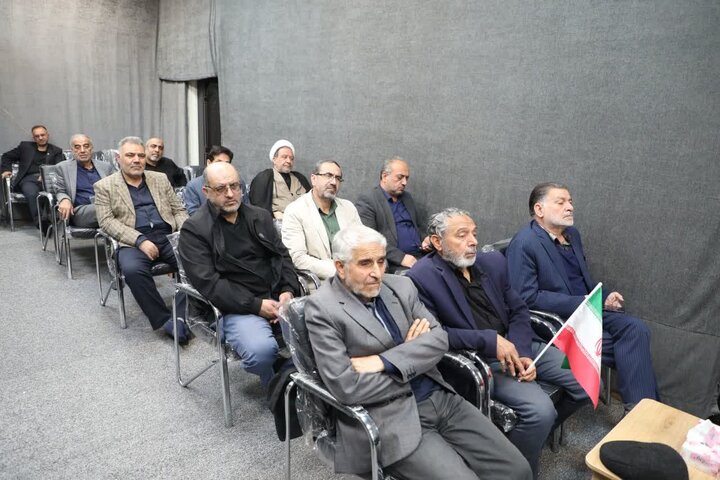 تصاویر/ نماینده ولی‌فقیه در استان سمنان در دیدار با جمعی از رزمندگان هشت‌سال دفاع مقدس