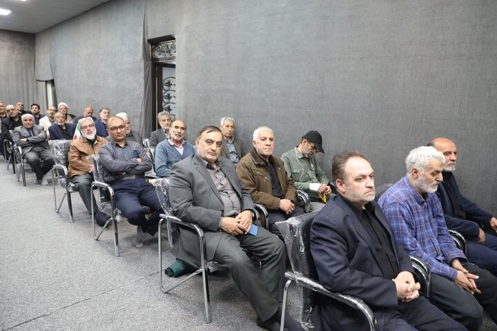 تصاویر/ نماینده ولی‌فقیه در استان سمنان در دیدار با جمعی از رزمندگان هشت‌سال دفاع مقدس