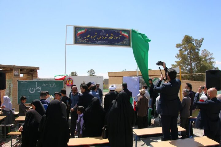 تصاویر/ اولین مدرسه استان سمنان به نام “شهدای شجره طیبه” نامگذاری شد