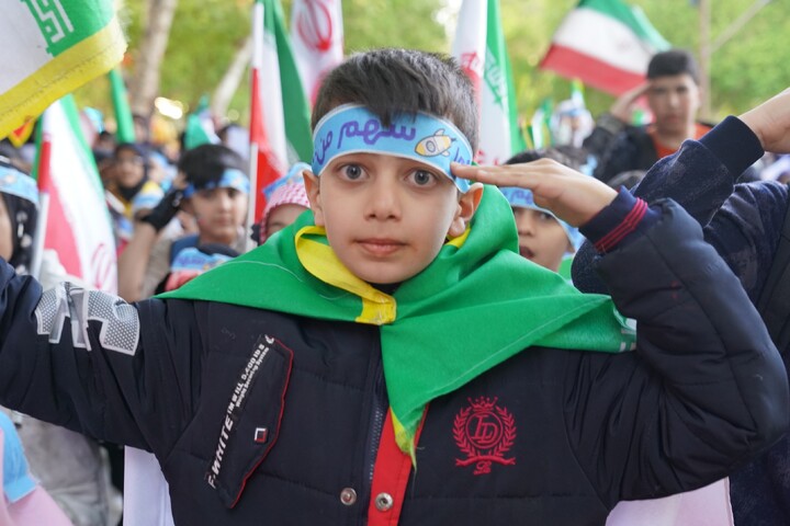 تجمع کودکان اصفهانی در محکومیت جنایات آمریکایی صهیونی و اربعین امام شهیدمان