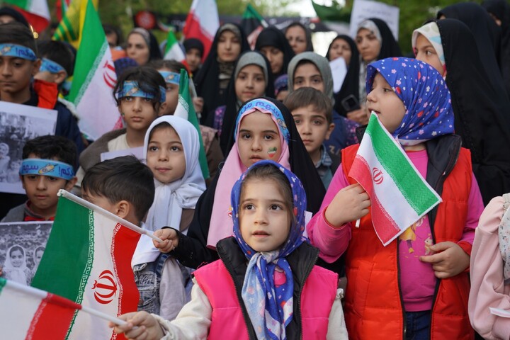 تجمع کودکان اصفهانی در محکومیت جنایات آمریکایی صهیونی و اربعین امام شهیدمان