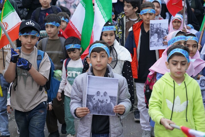 تجمع کودکان اصفهانی در محکومیت جنایات آمریکایی صهیونی و اربعین امام شهیدمان