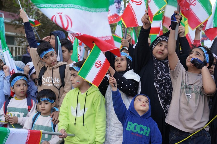 تجمع کودکان اصفهانی در محکومیت جنایات آمریکایی صهیونی و اربعین امام شهیدمان