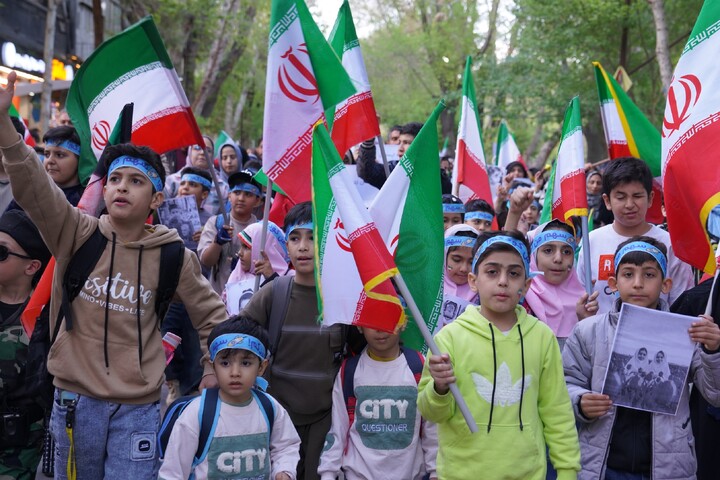 تجمع کودکان اصفهانی در محکومیت جنایات آمریکایی صهیونی و اربعین امام شهیدمان