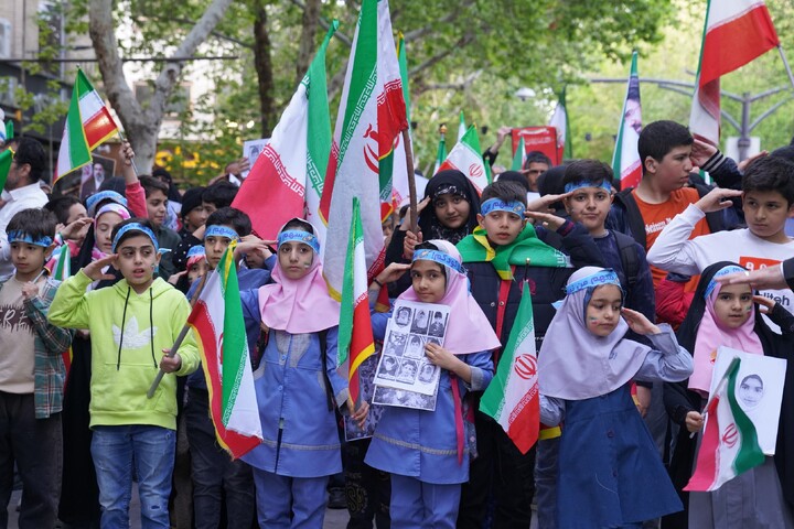 تجمع کودکان اصفهانی در محکومیت جنایات آمریکایی صهیونی و اربعین امام شهیدمان