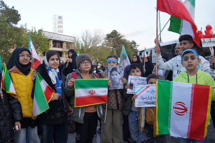 تجمع کودکان اصفهانی در محکومیت جنایات آمریکایی صهیونی و اربعین امام شهیدمان