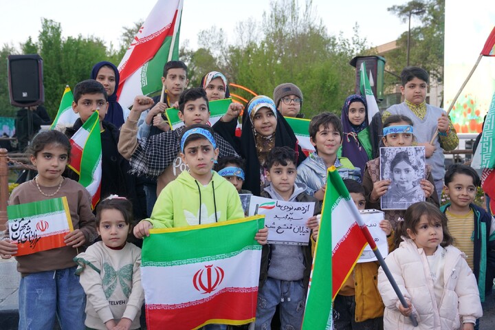 تجمع کودکان اصفهانی در محکومیت جنایات آمریکایی صهیونی و اربعین امام شهیدمان