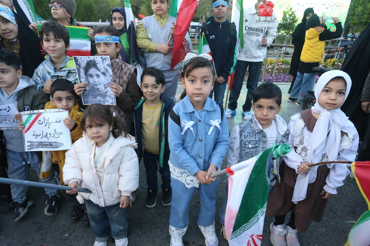 تجمع کودکان اصفهانی در محکومیت جنایات آمریکایی صهیونی و اربعین امام شهیدمان