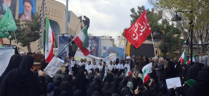 تصاویر/اجتماع بانوان اراکی در حسینیه ایران به مناسبت چهلم امام شهید و شهدای جنگ رمضان