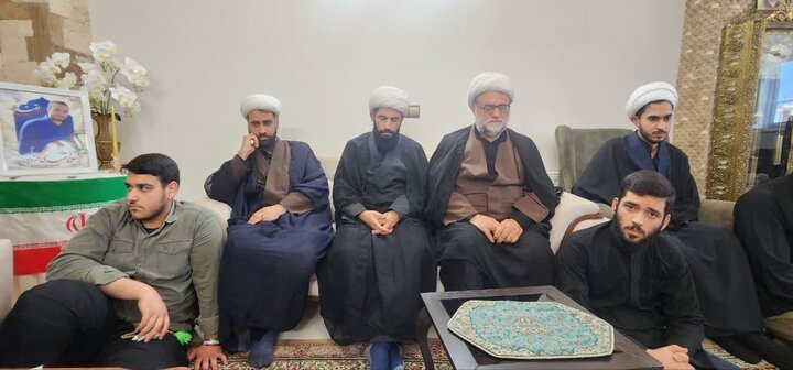 تصاویر / دیدار طلاب شهرستان بابل، با خانواده شهید مهدی حمزه پور از شهدای رمضان