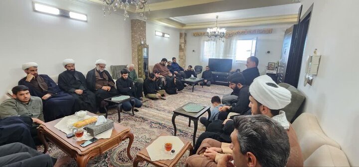 تصاویر / دیدار طلاب شهرستان بابل، با خانواده شهید مهدی حمزه پور از شهدای رمضان