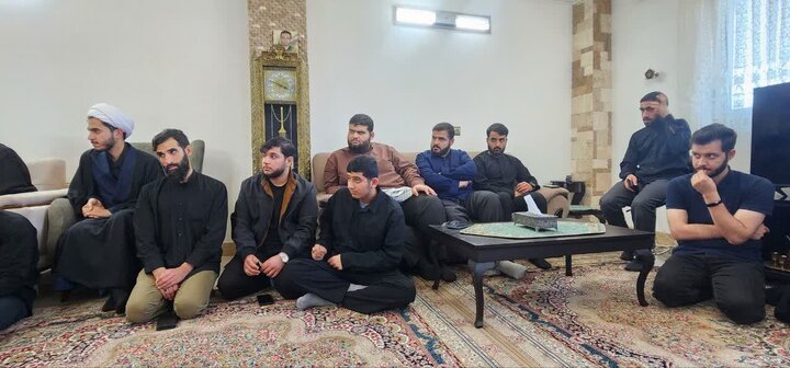 تصاویر / دیدار طلاب شهرستان بابل، با خانواده شهید مهدی حمزه پور از شهدای رمضان