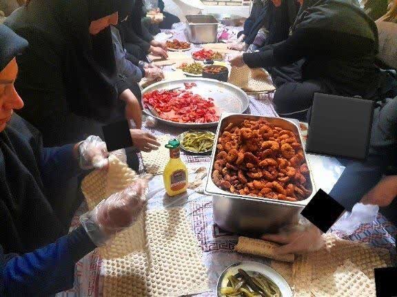 تصاویر/فعالیت طلاب مدرسه علمیه فاطمه‌الزهرا ساوه در موکب