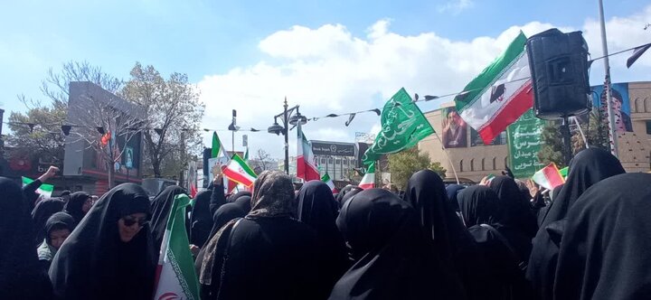 تصاویر/حضور پرشورطلاب کفن پوش  ،کادر و اساتید مدرسه علمیه فاطمه زهرا سلام الله علیها اراک در اربعین امام شهید