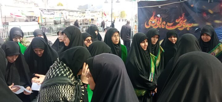 تصاویر/حضور پرشورطلاب کفن پوش  ،کادر و اساتید مدرسه علمیه فاطمه زهرا سلام الله علیها اراک در اربعین امام شهید